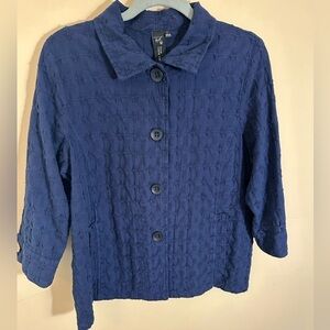 Focus causal life textured jacket navy size small wooden buttons